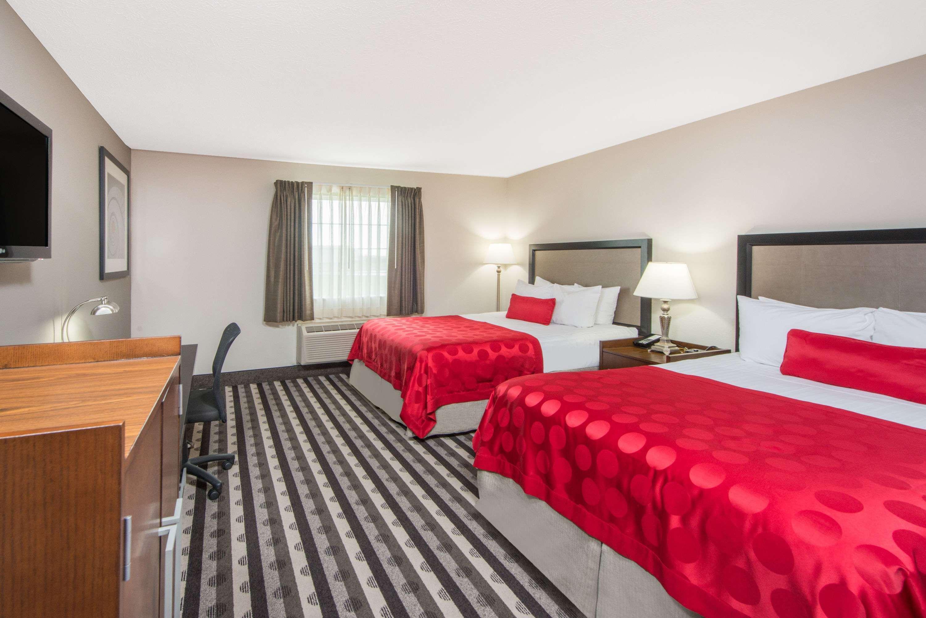 Ramada By Wyndham Springfield North Hotel Exterior foto
